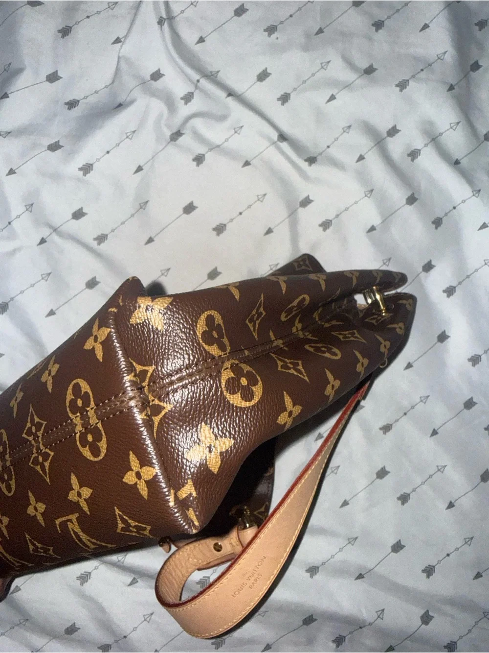 Louis Vuitton Sully PM Monogram Canvas Shoulder Bag - Picture 4 of 9